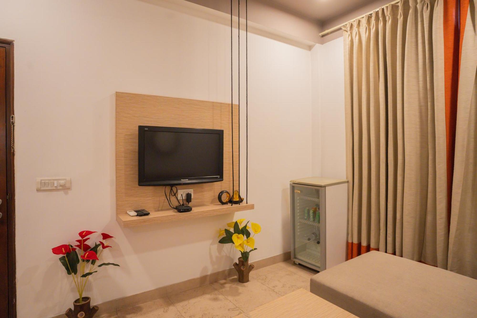 Hotel Ahuja Residency Parklane Gurgaon Exterior foto