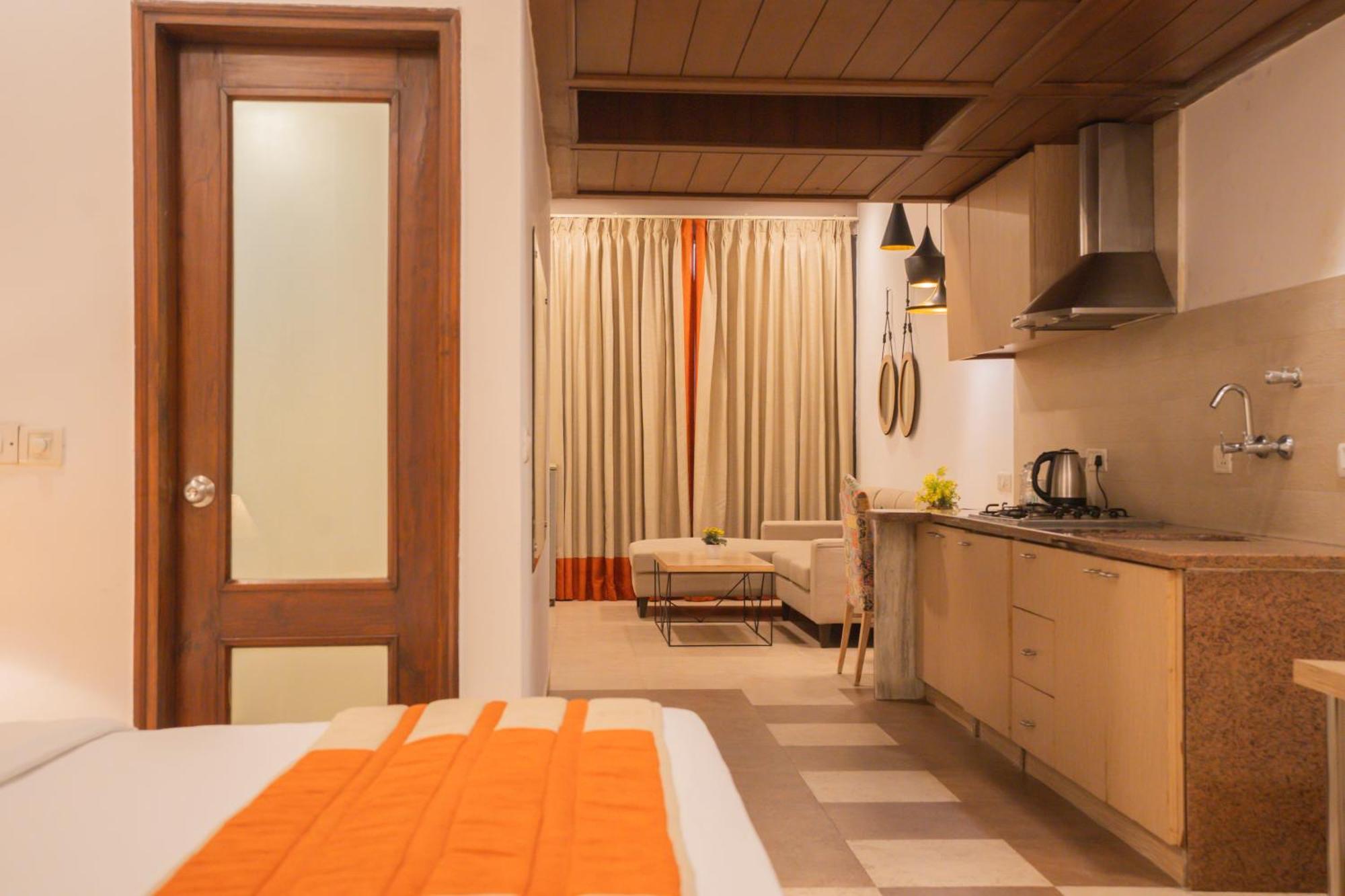 Hotel Ahuja Residency Parklane Gurgaon Exterior foto
