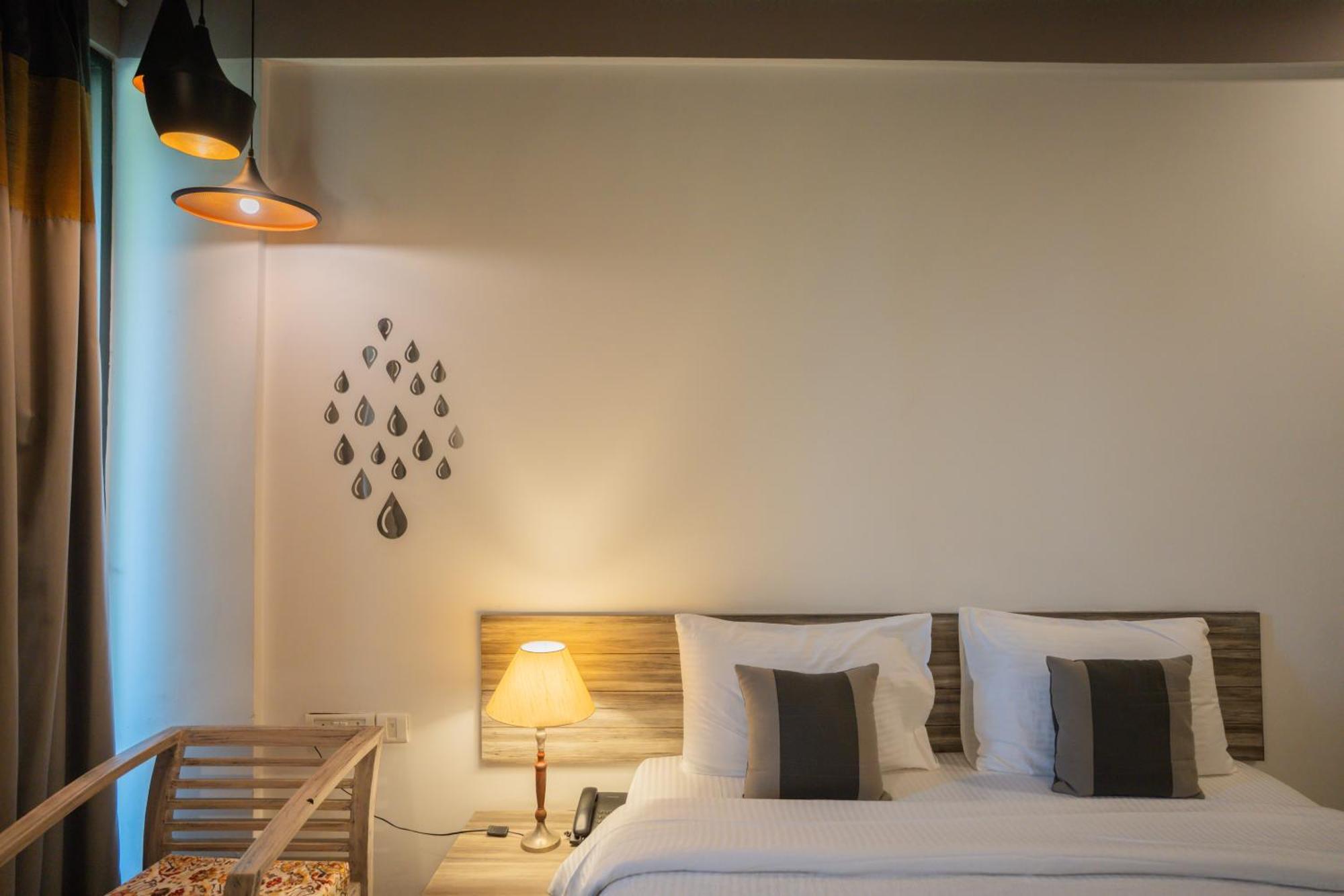 Hotel Ahuja Residency Parklane Gurgaon Exterior foto
