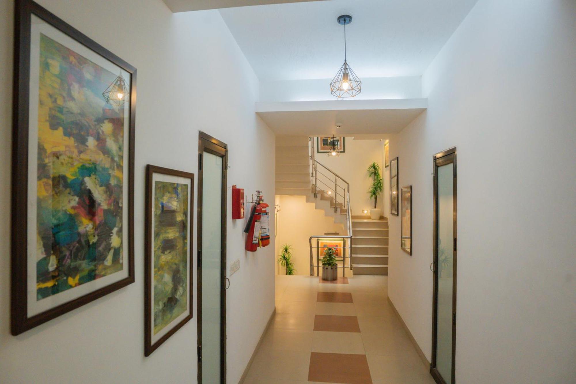 Hotel Ahuja Residency Parklane Gurgaon Exterior foto