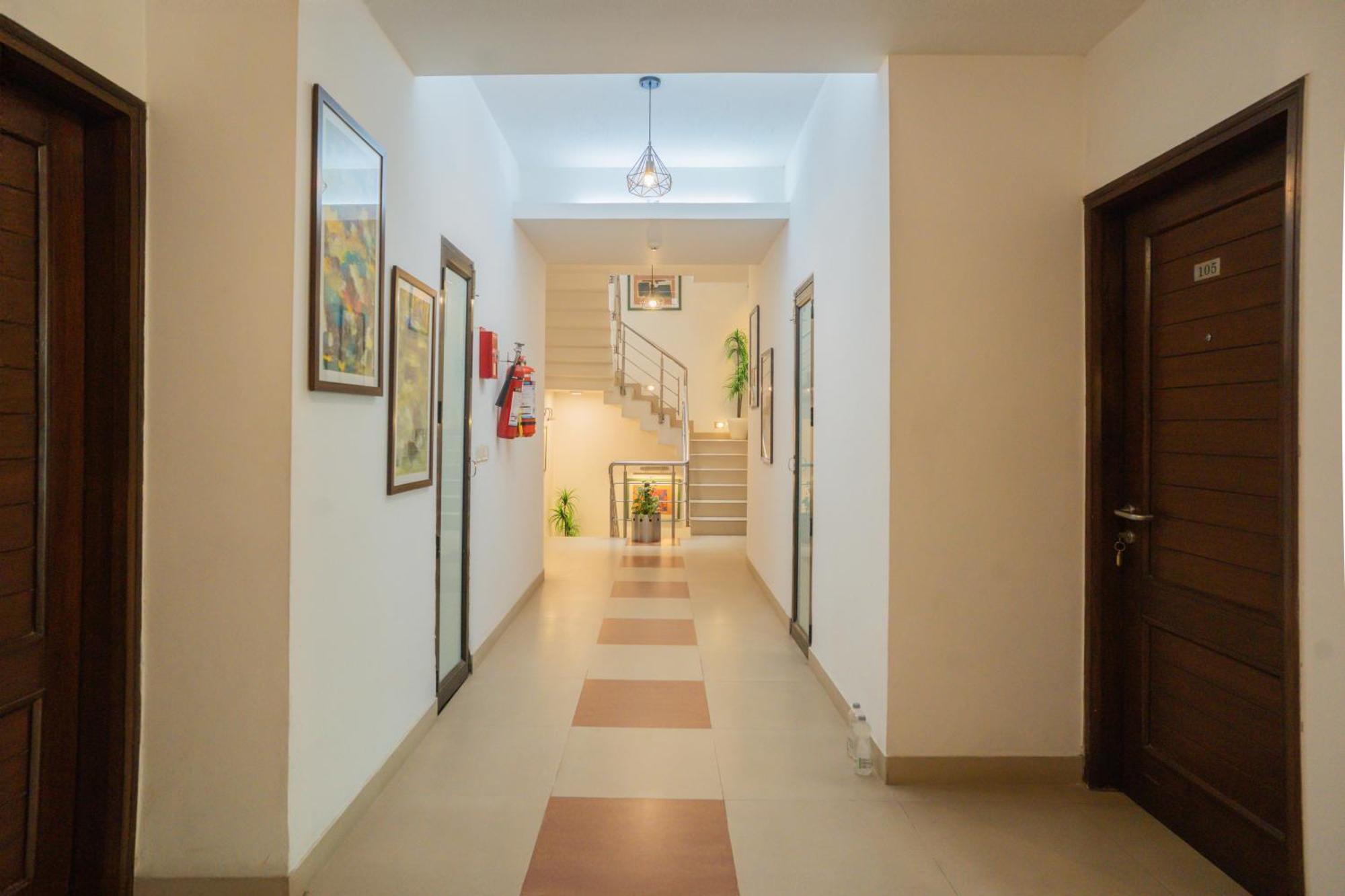 Hotel Ahuja Residency Parklane Gurgaon Exterior foto