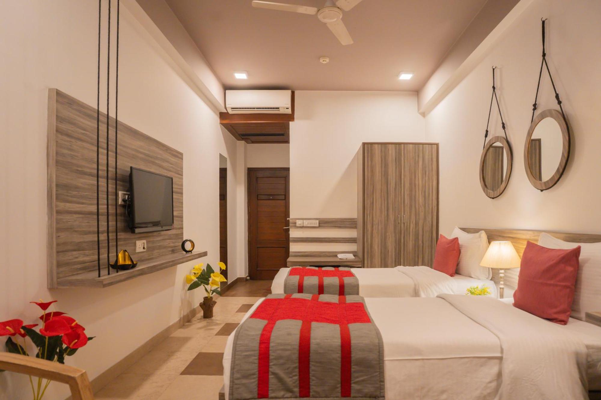 Hotel Ahuja Residency Parklane Gurgaon Exterior foto
