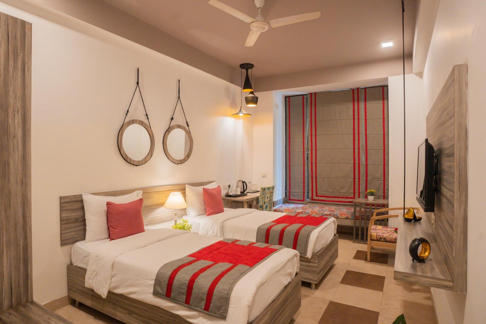 Hotel Ahuja Residency Parklane Gurgaon Exterior foto