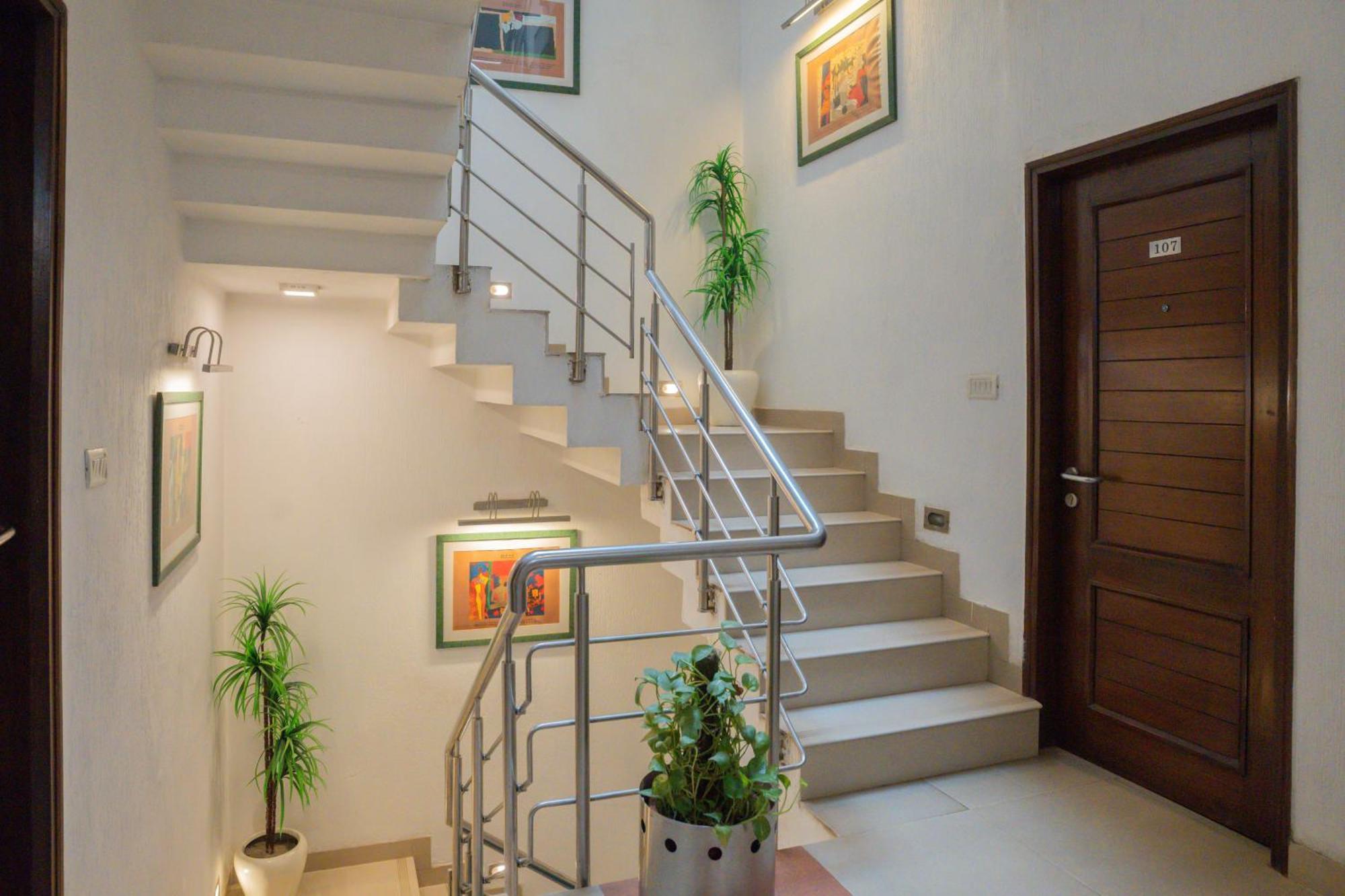 Hotel Ahuja Residency Parklane Gurgaon Exterior foto