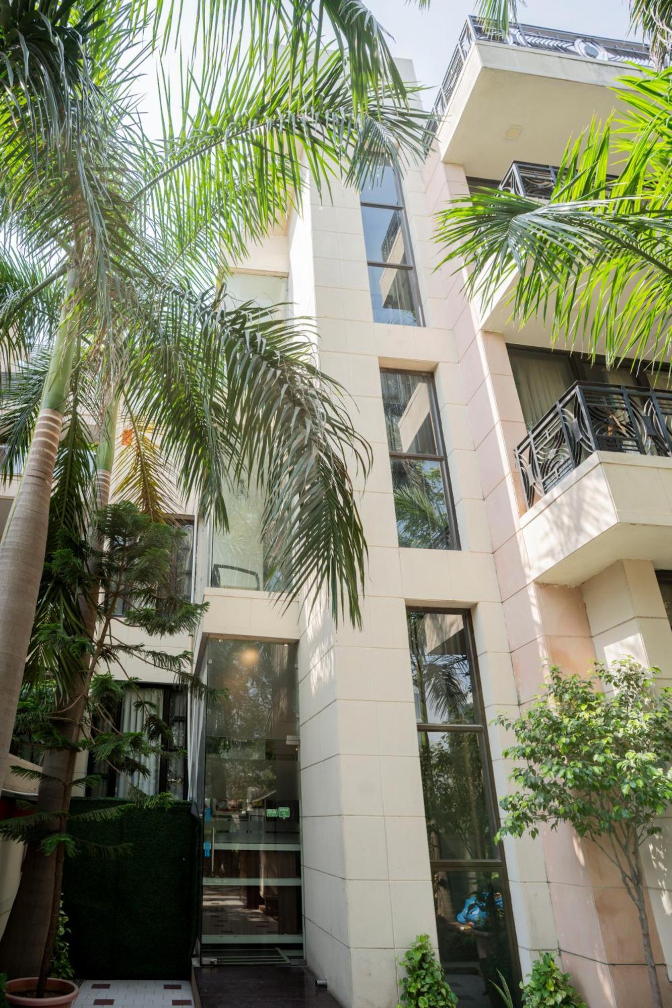 Hotel Ahuja Residency Parklane Gurgaon Exterior foto