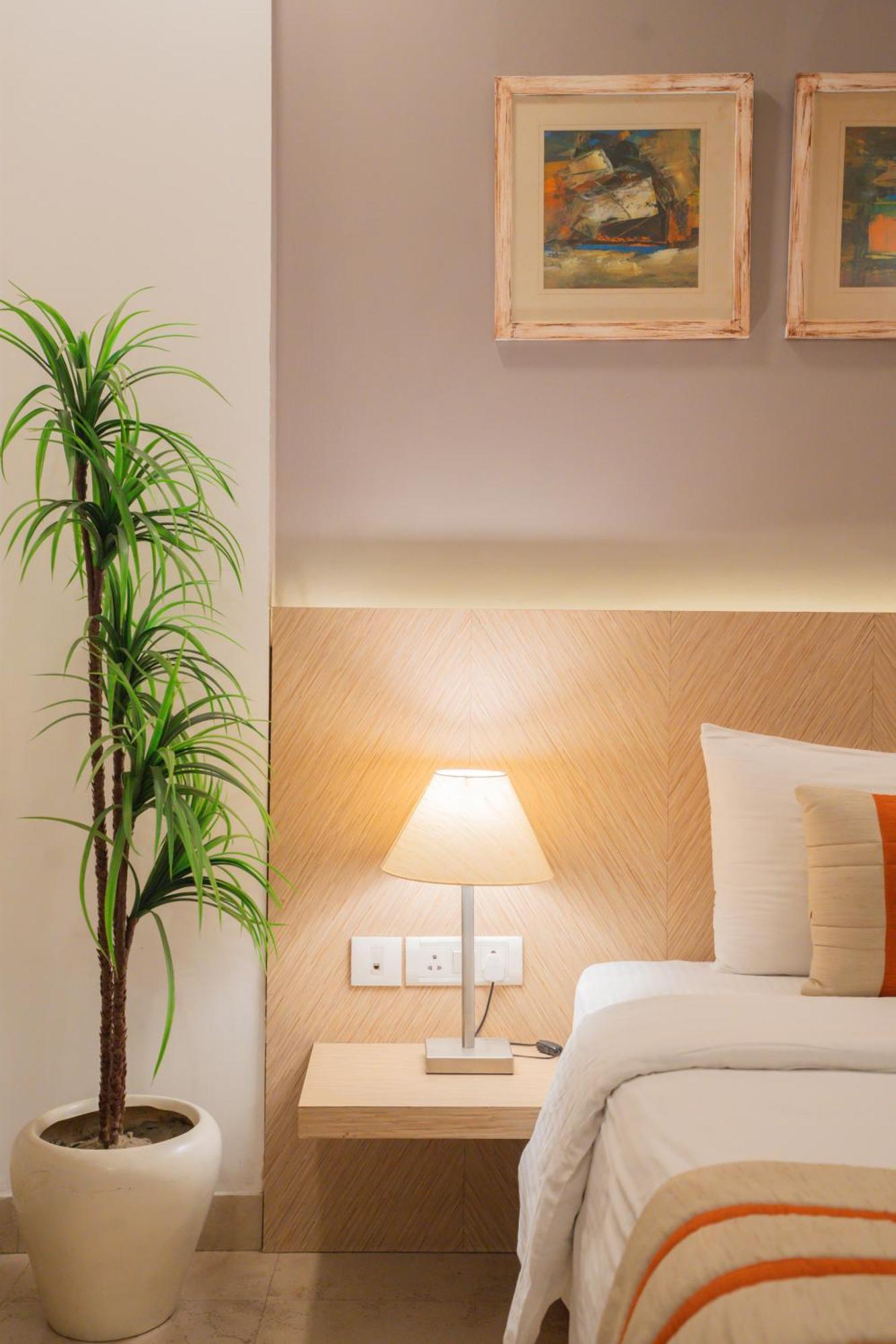 Hotel Ahuja Residency Parklane Gurgaon Exterior foto