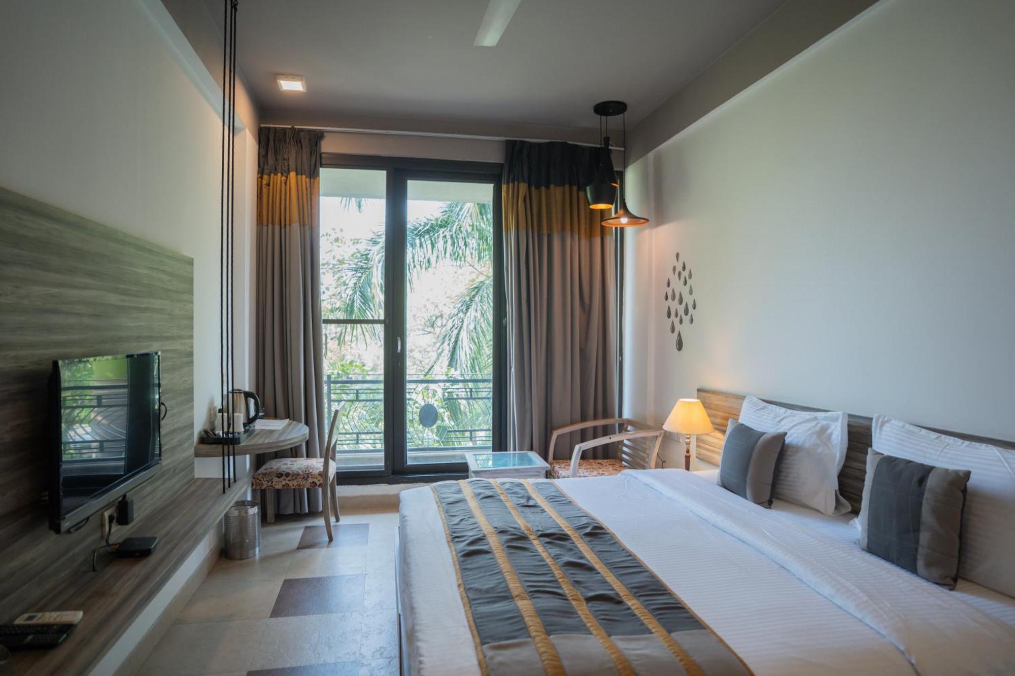 Hotel Ahuja Residency Parklane Gurgaon Exterior foto
