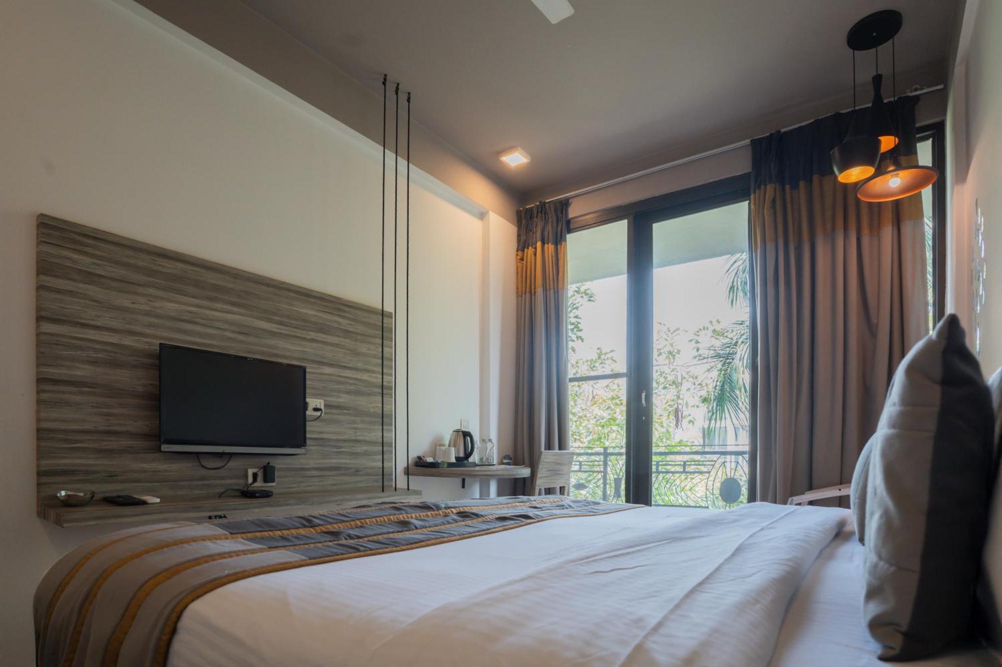Hotel Ahuja Residency Parklane Gurgaon Exterior foto