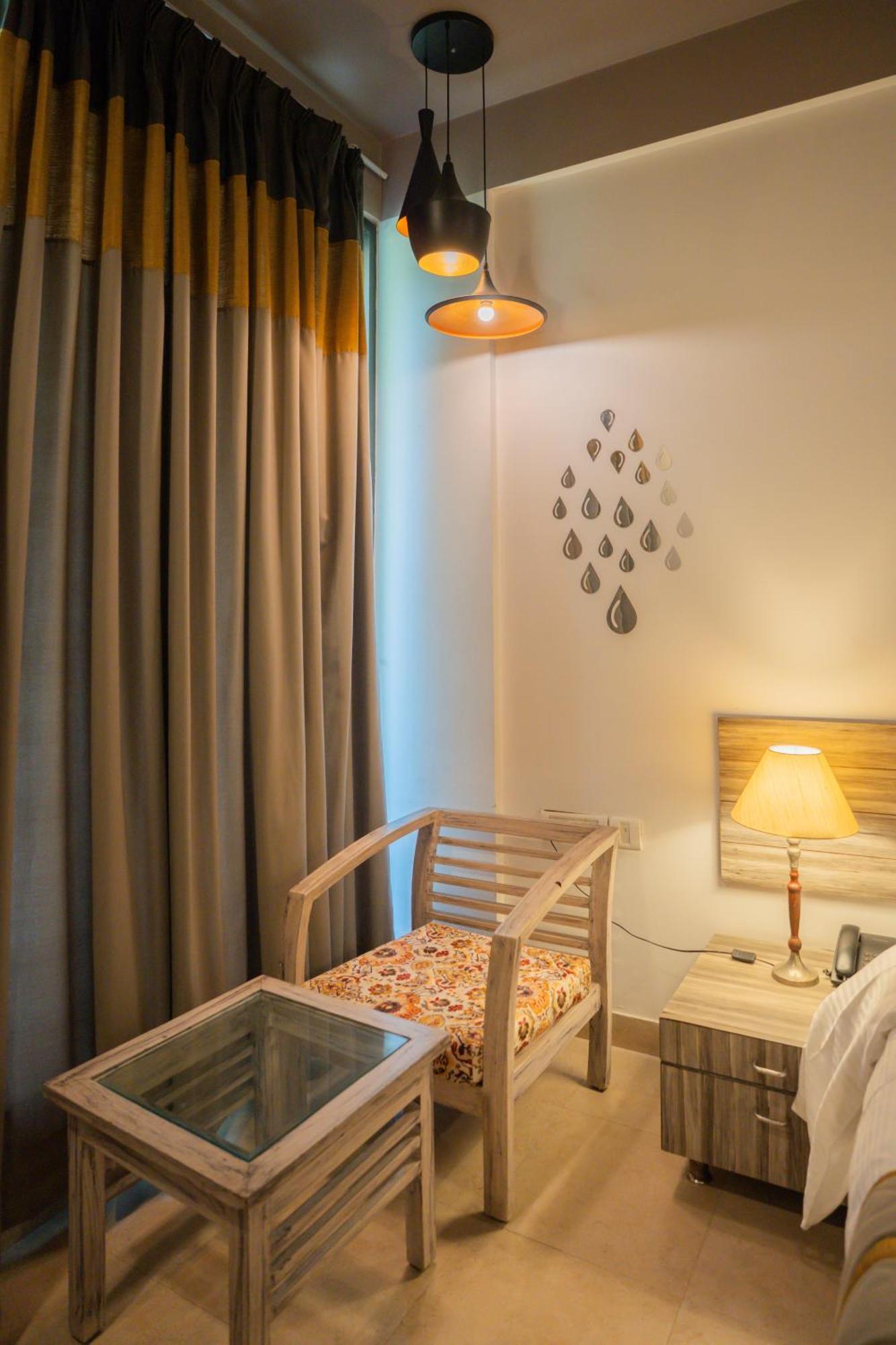 Hotel Ahuja Residency Parklane Gurgaon Exterior foto
