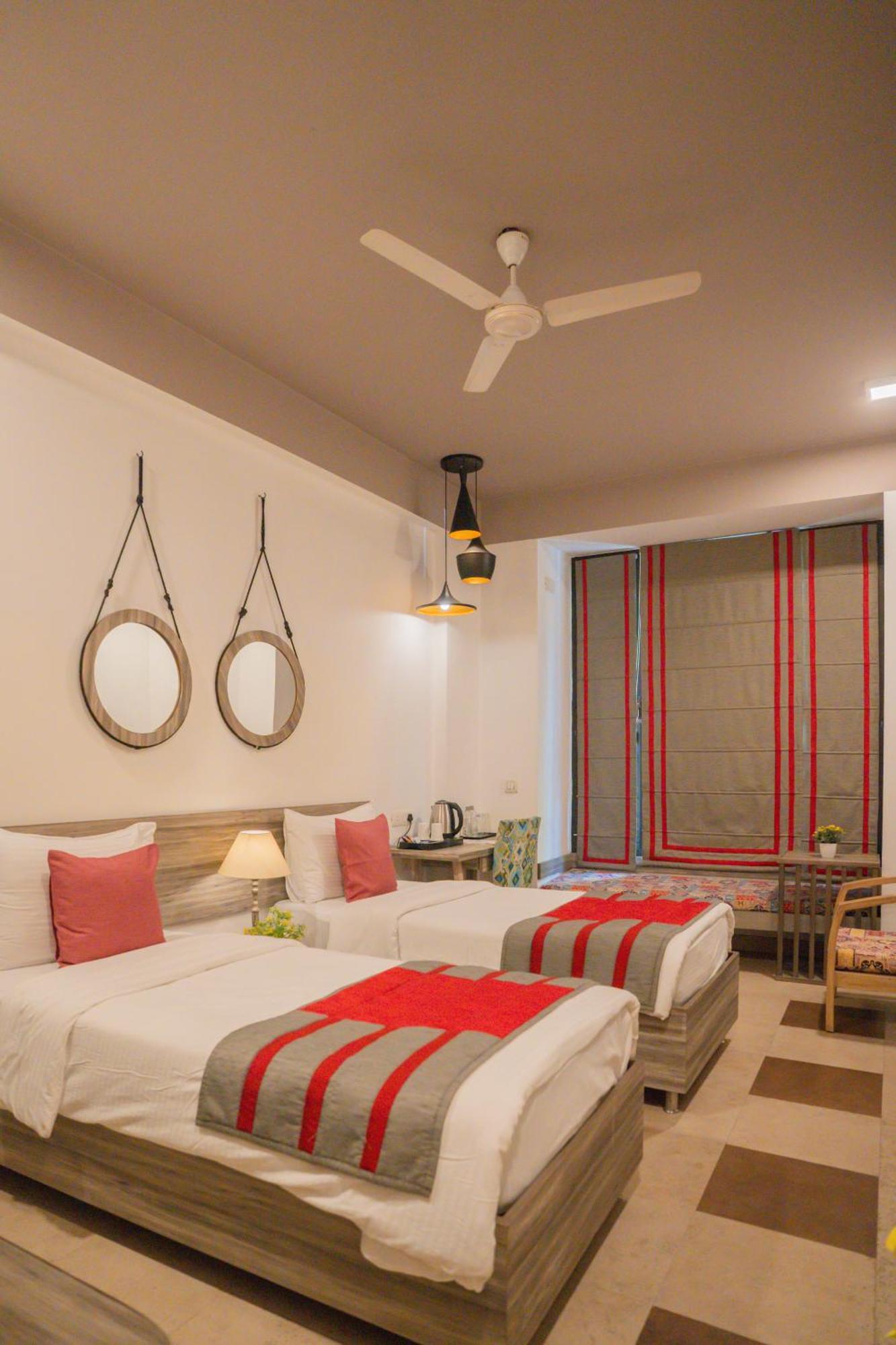 Hotel Ahuja Residency Parklane Gurgaon Exterior foto