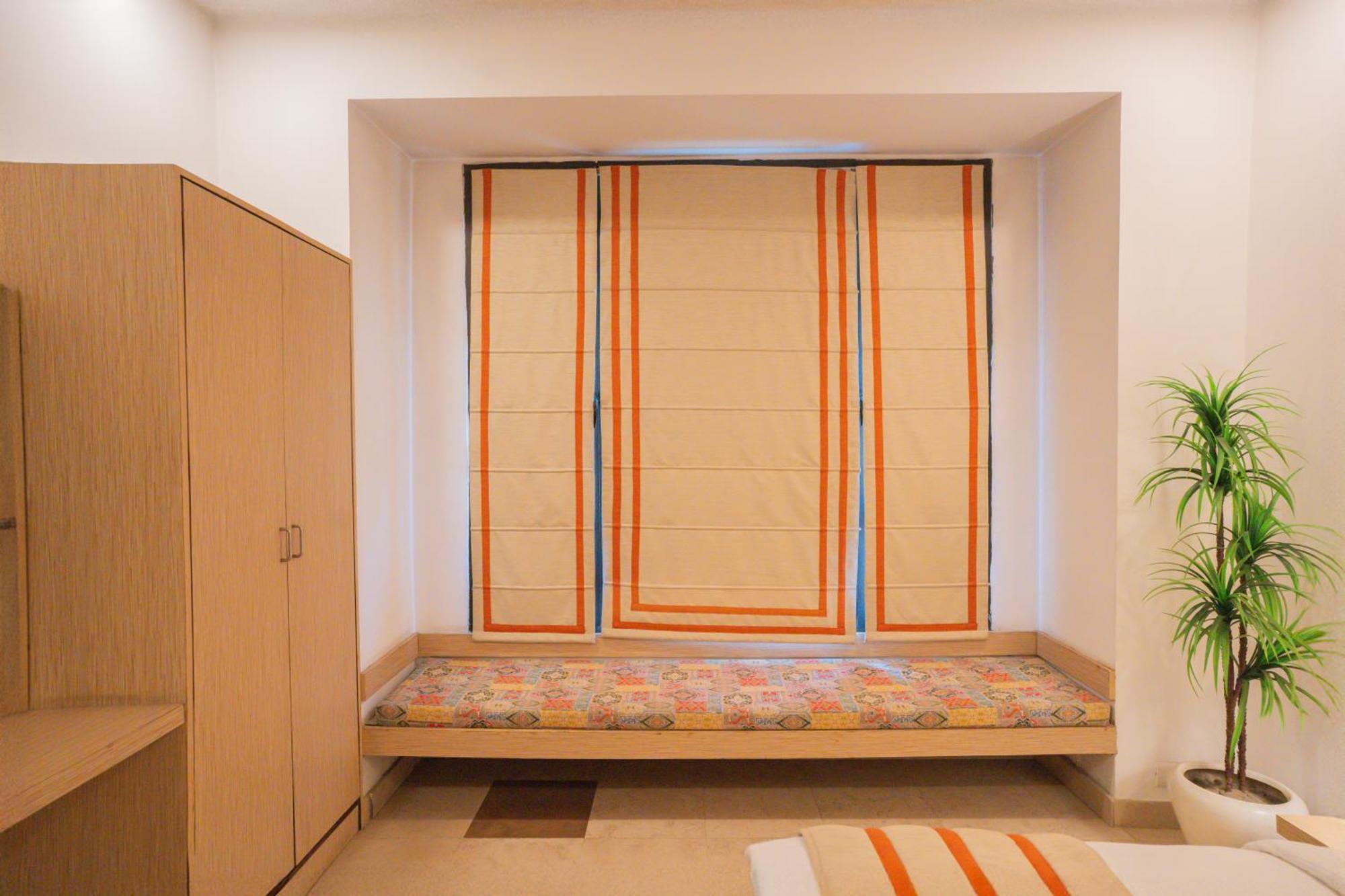 Hotel Ahuja Residency Parklane Gurgaon Exterior foto